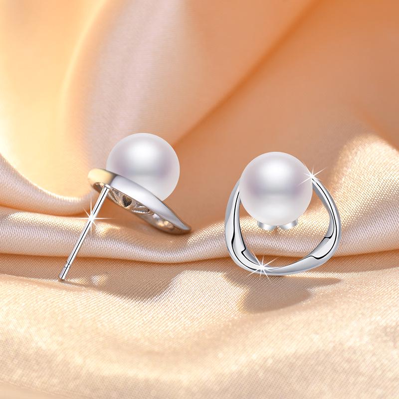 High-End Retro Pearl Circle Stud Earrings for Women - Light Luxury French Design, Perfect for Autumn and Winter