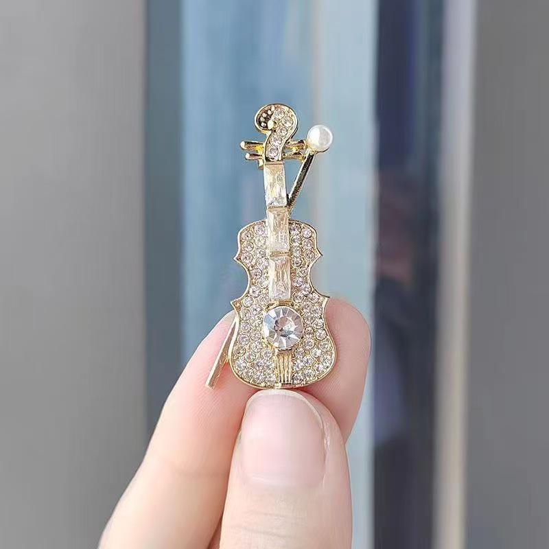 High-End Rhinestone Violin Brooch – Elegant Fashion Accessory for Women