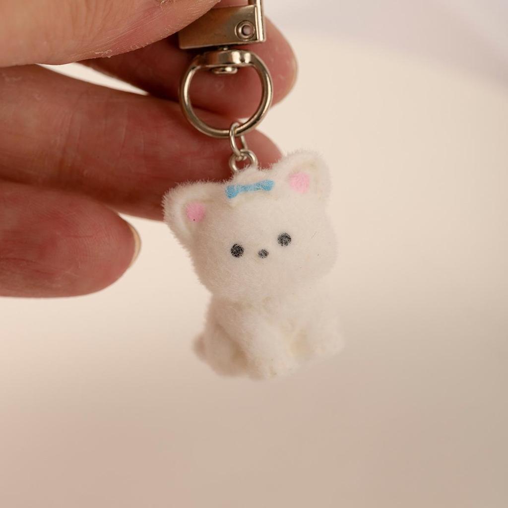 Colgante Llavero Mini Cachorro de Resina Flocada: Encantador Adorno de Llavero para Bolso DIY