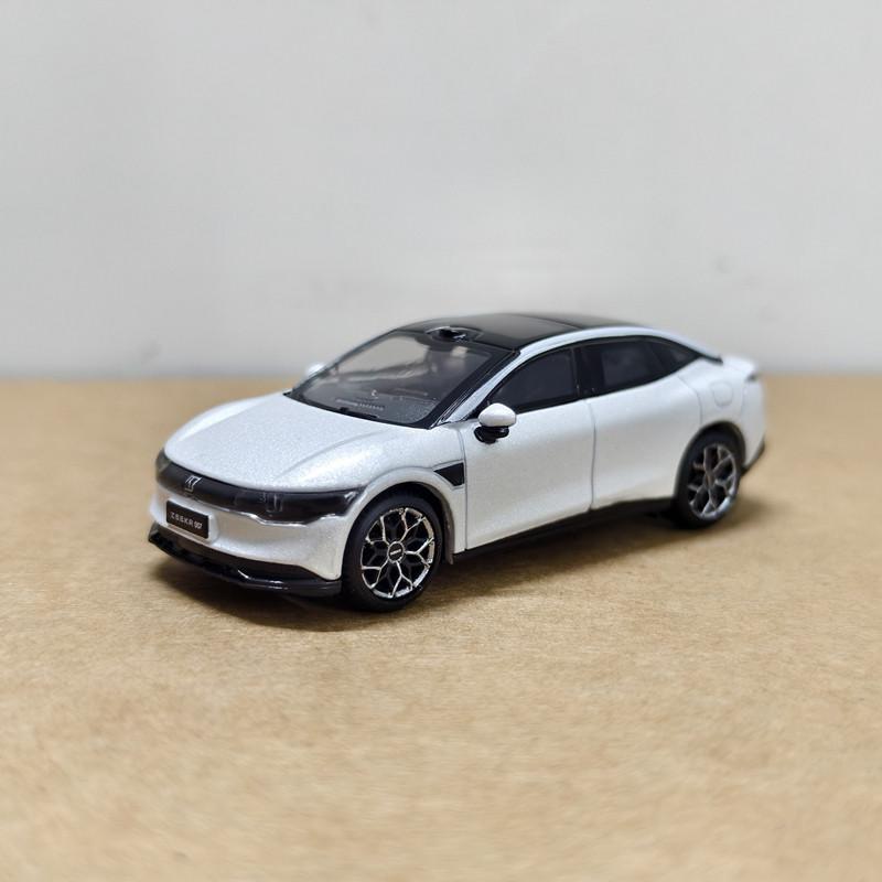 Diecast 1:64 Scale Kagero 007 Geely Alloy Car Model