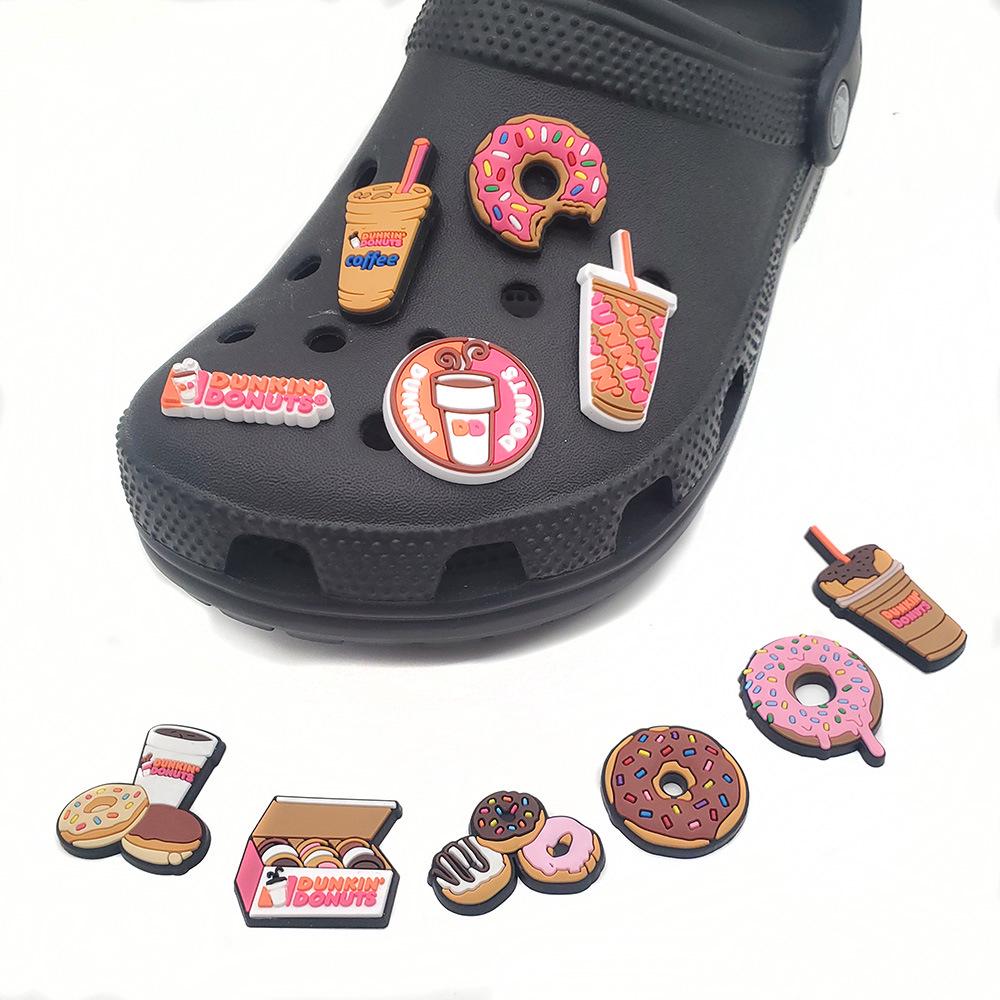 Charms Croc Cibo Carino - Ciambella e Tè al Latte - Decorazioni Morbide in Gomma per Scarpe - Set da 11 Pezzi