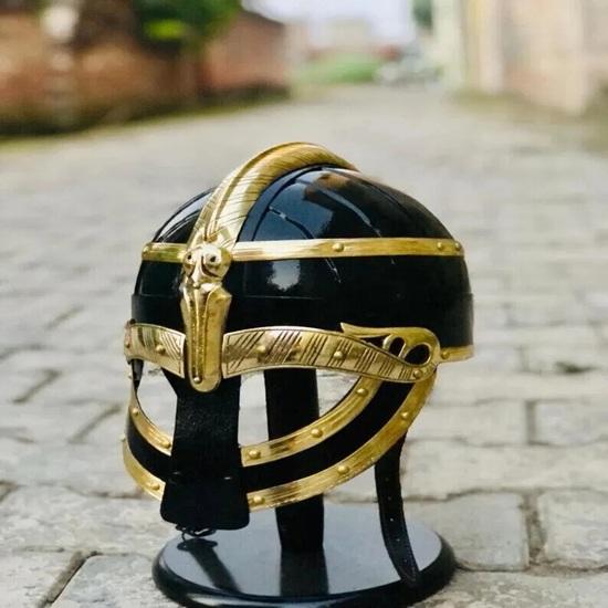 Mittelalterlicher Helm mit Ständer, 16 Gauge Stahl, Vendel Wikingerhelm, Ritterrüstung, Messinghelm, Horn, Halloween-Kriegergeschenk für ihn