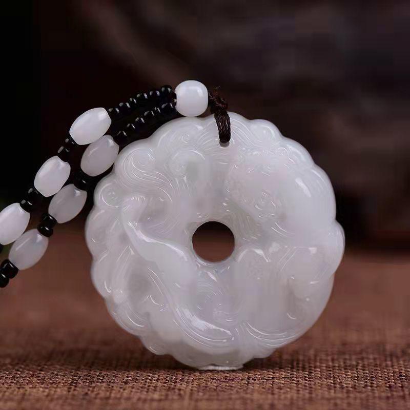 Jade Pixiu Pendant Necklace for Men & Women - Fashionable, Versatile Sweater Chain with Imitation Jade Design.