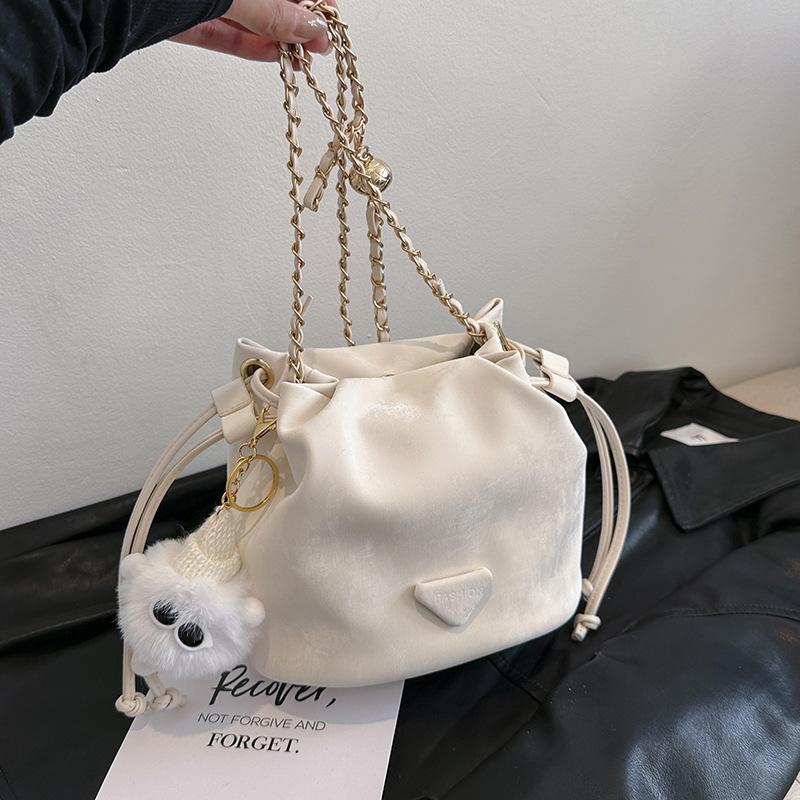 Solid color simple fashion chain small bag women's spring new versatile messenger bag bucket bag