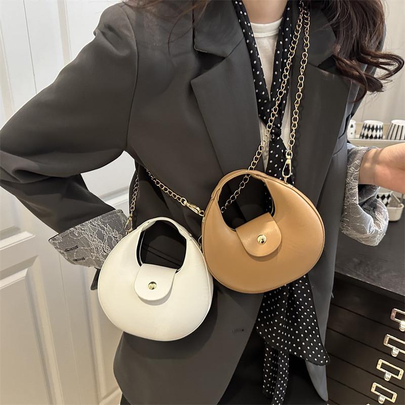 Pu Material Crescent Bag For Women With Zipper Closure And Stitching Detail For Daily Use