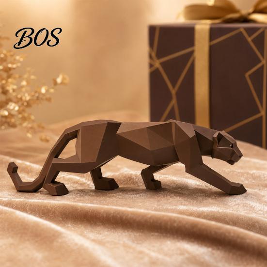 Creeping Cheetah Home Decoration 3D Printed Figurine, Compact Geometric Faceted Sculpture, Sleek Desktop Accessory Minimalist Leopard Statue