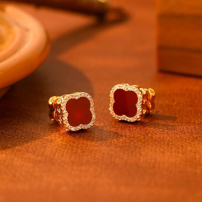 Fashionable Four-leaf Clover Earrings Luxurious and Sophisticated Zircon Stud Earrings Versatile and Stylish Women s Earrings 18K