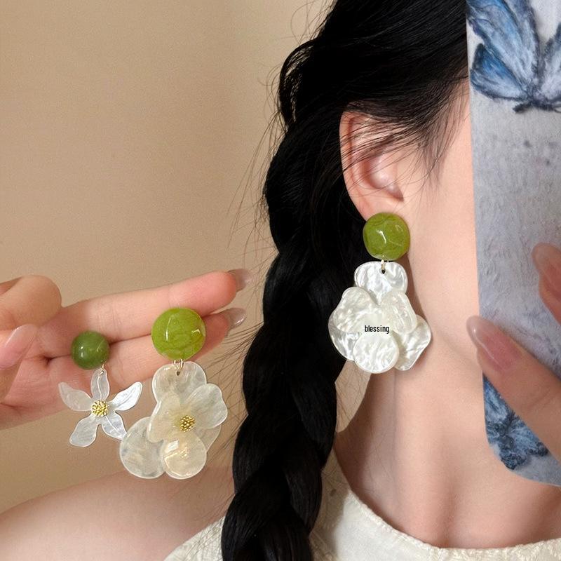 Gardenia Blossoms: Unique Chinese-Style Flower Stud Earrings for Women – Beautiful, Eye-Catching Spring/Summer Seaside Jewelry.
