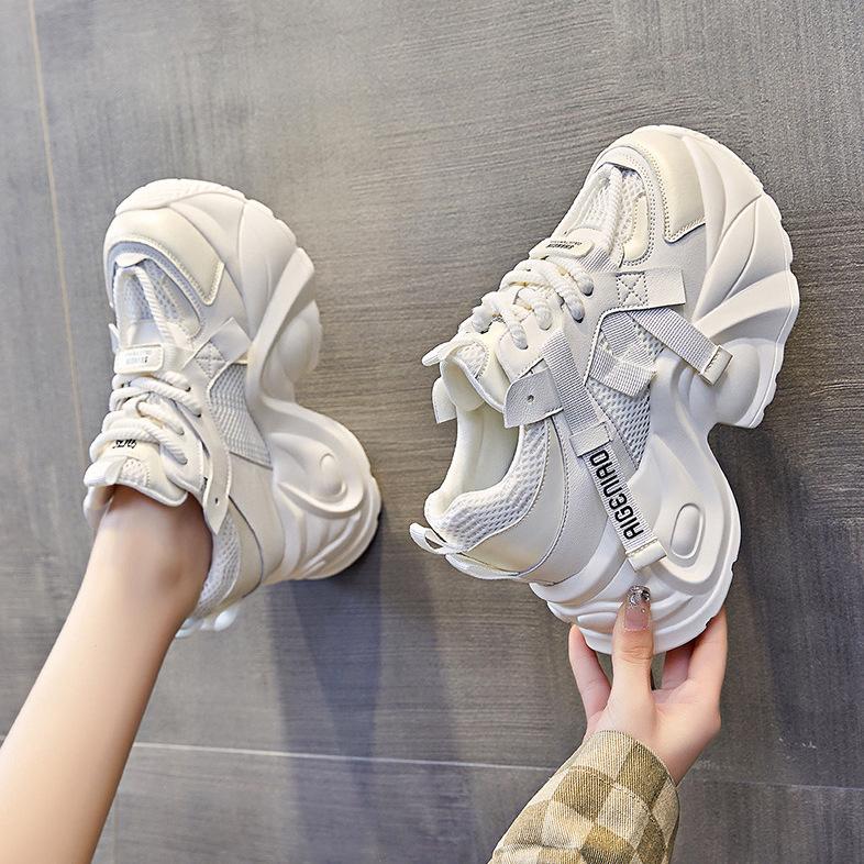 Showing feet little dad shoes women's 2025 autumn new sports and leisure shoes versatile platform white shoes, sports and leisure