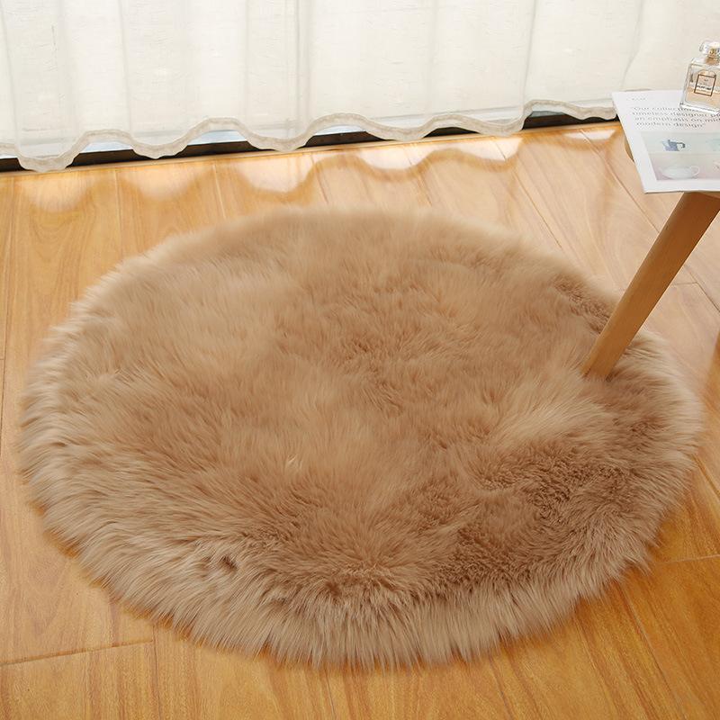 Plush round carpet