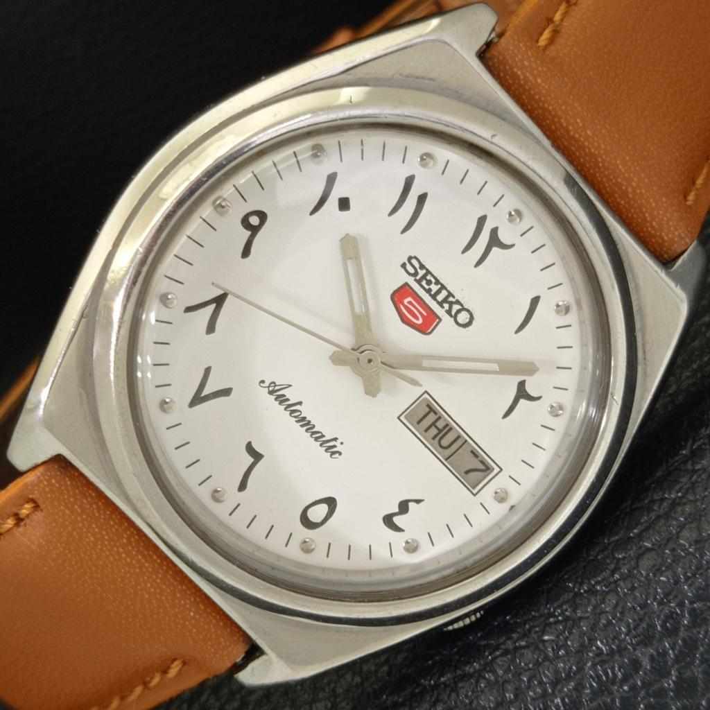 

АВТОМАТИЧЕСКИЕ ВИНТАЖНЫЕ ЧАСЫ SEIKO 5 ЯПОНИЯ 7009A МУЖСКИЕ АРАБСКИЕ БЕЛЫЙ ЦИФЕРБЛАТ a702672-1 R209-a702672