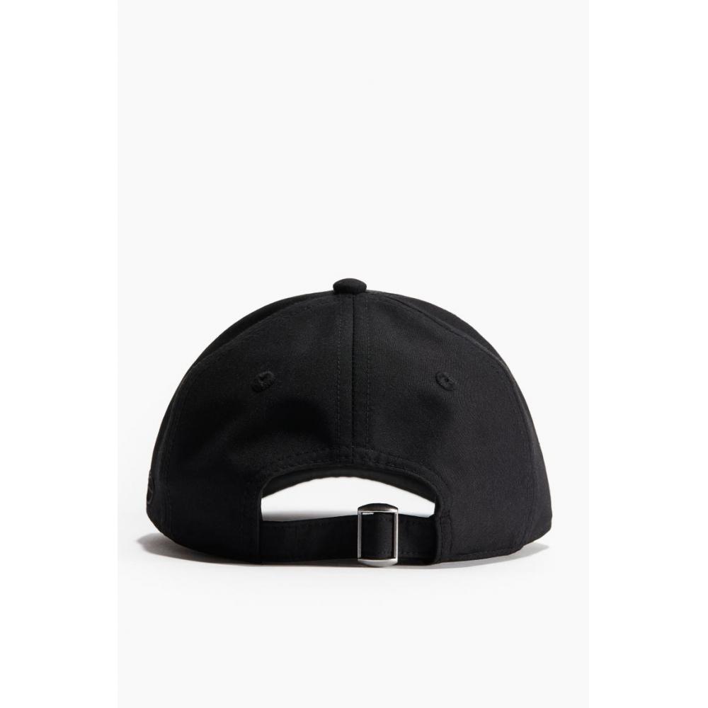 

Спортивная кепка HM с водоотталкивающим покрытием черная