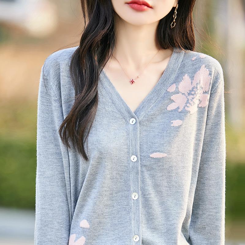 Dámský lehký kardigan z 50% vlny a 50% morušového hedvábí - všestranný úplet na 4 sezóny pro celoroční pohodlí a styl