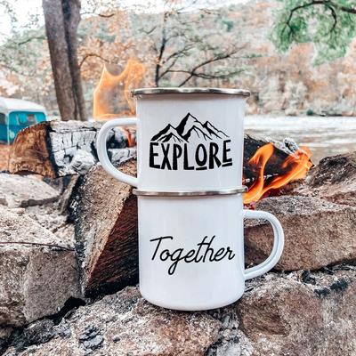 Entdecke Zusammen Pärchenbecher Abenteuer Emaillebecher Geschenk für Reiseliebhaber Lagerfeuer Campingbecher Wanderbecher Valentinstagsgeschenk