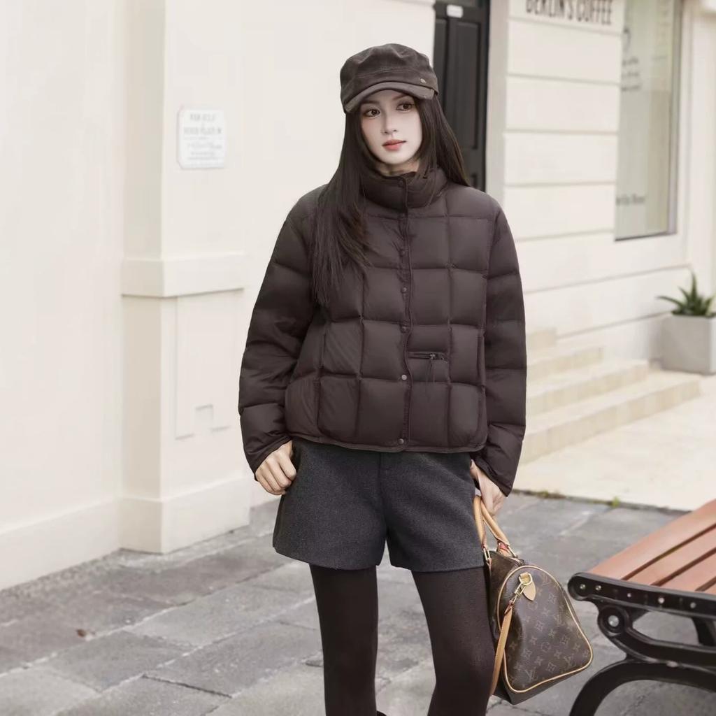 Winter new minimalist versatile and thin white duck down jacket for women's small short round neck down jacket