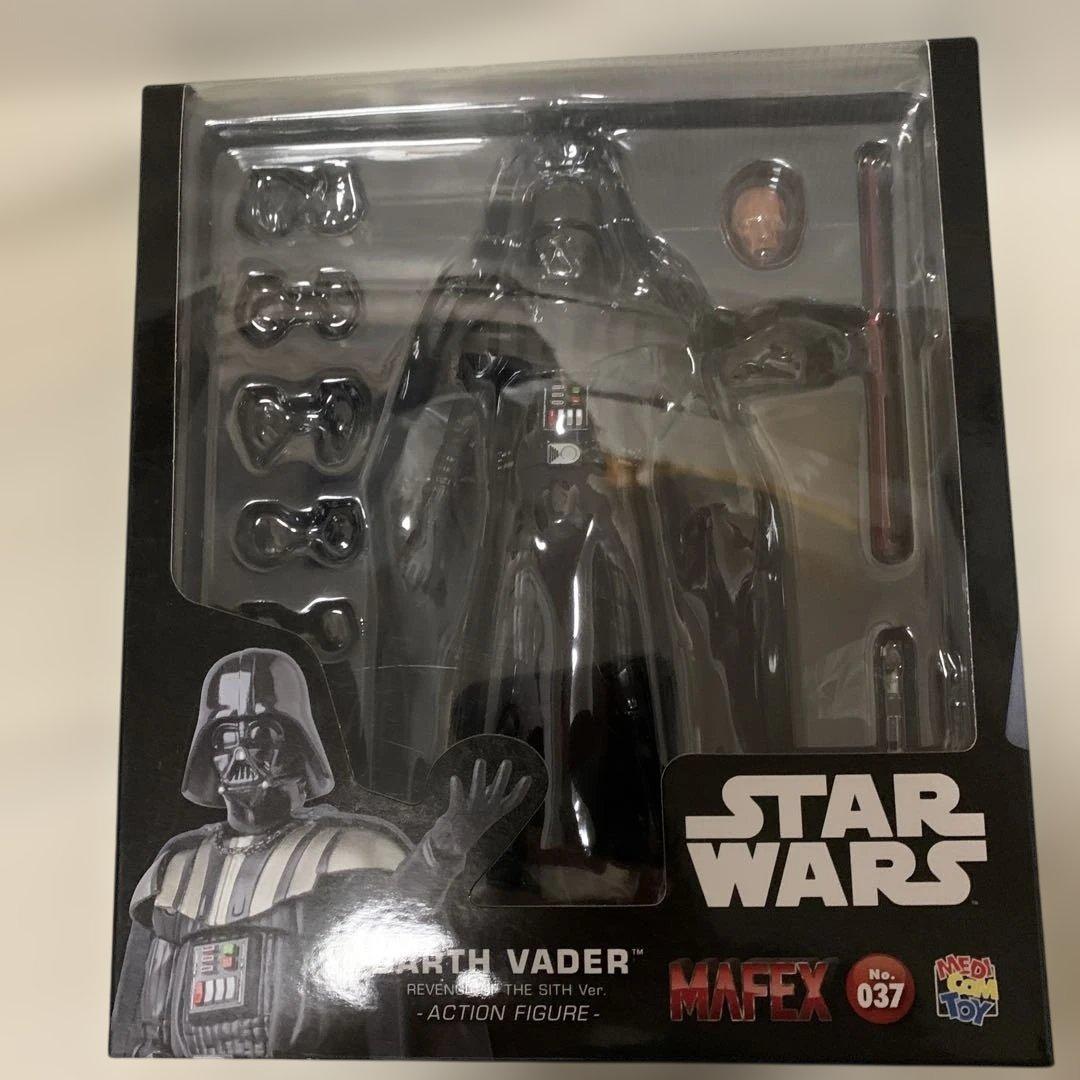

[USED] MAFEX Darth Vader
