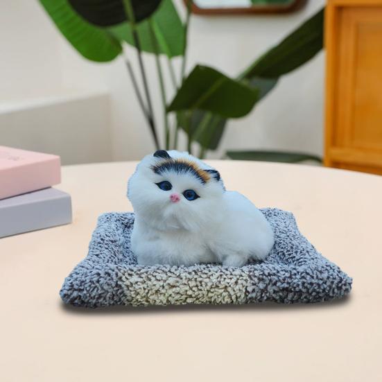 Simulovaná kočičí hračka s podložkou z bambusového uhlí pro odstranění zápachu, mňoukající plyšové kotě, vycpané zvířátko, panenka, domácí kancelář, stolní dekorace, ozdoba
