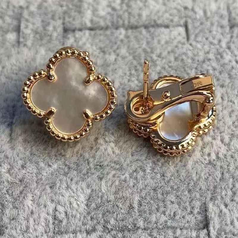 Dört Yapraklı Yonca 15mm Küpelerin Yüksek Versiyonu Kulak Vuruşları Kadın 18k Işık Lüks Ins Tasarım Moda Çok Yönlü Küpeler