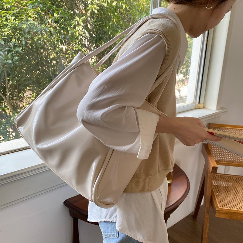 Korean Autumn Handbag: New Style, Large Capacity, Versatile Tote Bag with Niche Design, Single Shoulder, Casual Underarm Carry