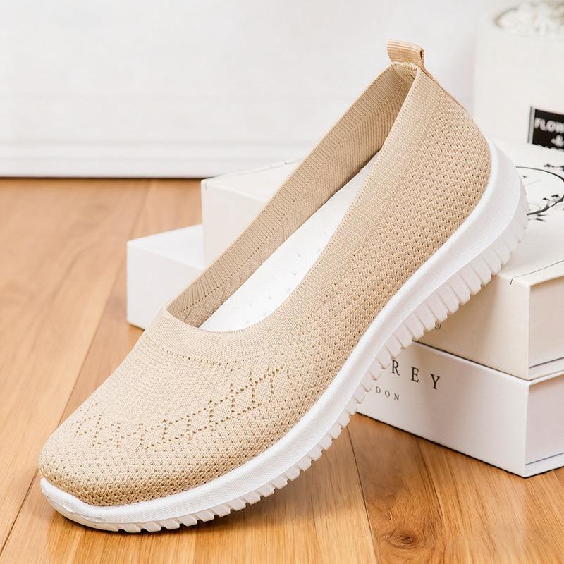 Chaussures pour femmes nouvelles chaussures pour femmes chaussures décontractées respirantes en maille tissée à la mouche chaussures en tissu à semelle souple grande taille chaussures légères à enfiler chaussures de mère