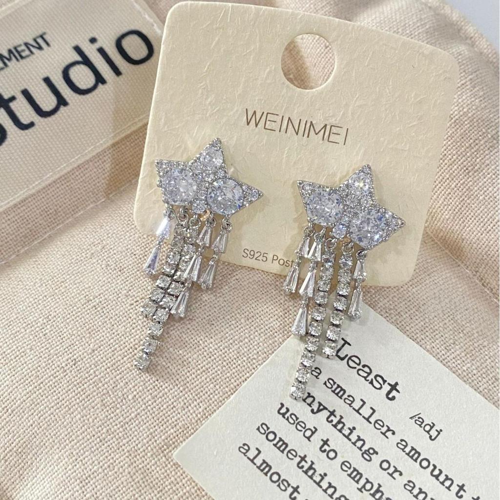 Elegant Rhinestone Star Tassel Earrings for Women - Exquisite, Versatile, and High-End Ear Jewelry for Autumn and Winter.