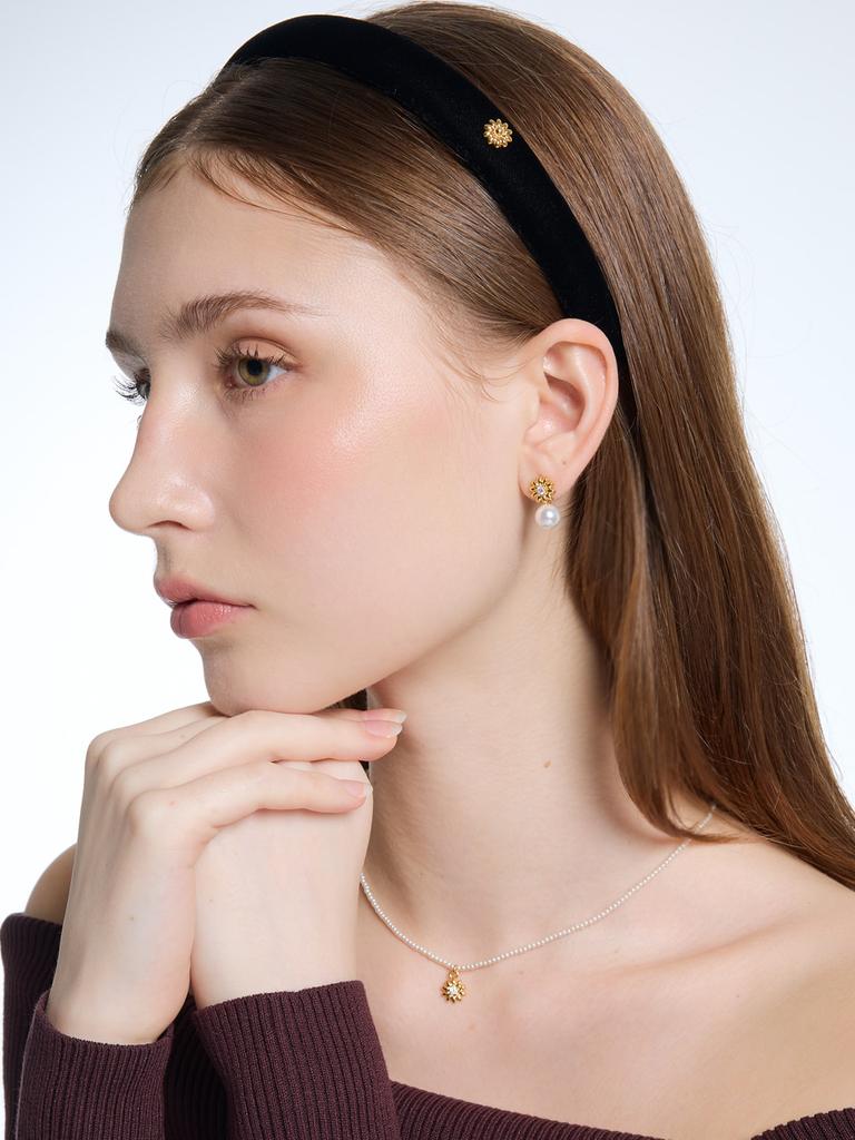 L'Ombrillant Petit Pearl Fleur Earrings (Silver, Gold)