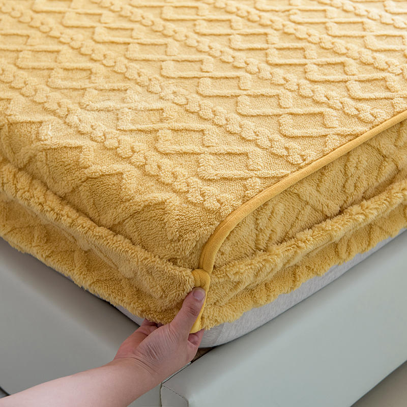 Winter Warm Milk Velvet Pat Trei piese Floare Catifea Suprafață Protecție Cearșaf Pat Husă de praf