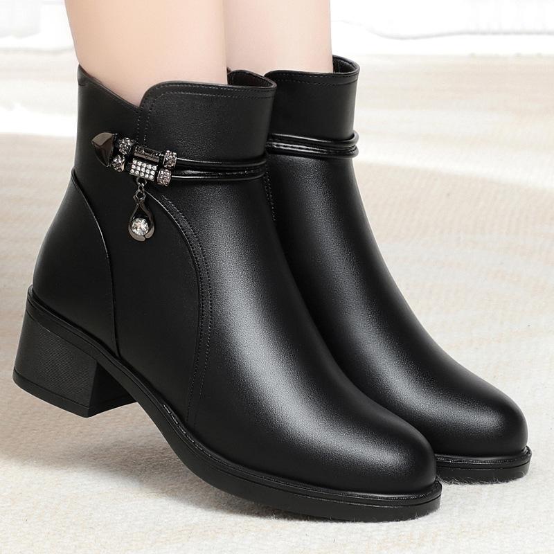 Autumn and Winter New Short Boots Women's Soft Leather Soft Soles Comfortable Boots Velvet Leather Shoes    and Elderly Short Cotton Shoes