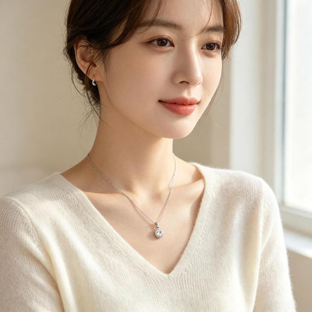 Sunflower round silver necklace women's Korean fashion pigeon egg pendant small design clavicle chain daily wear