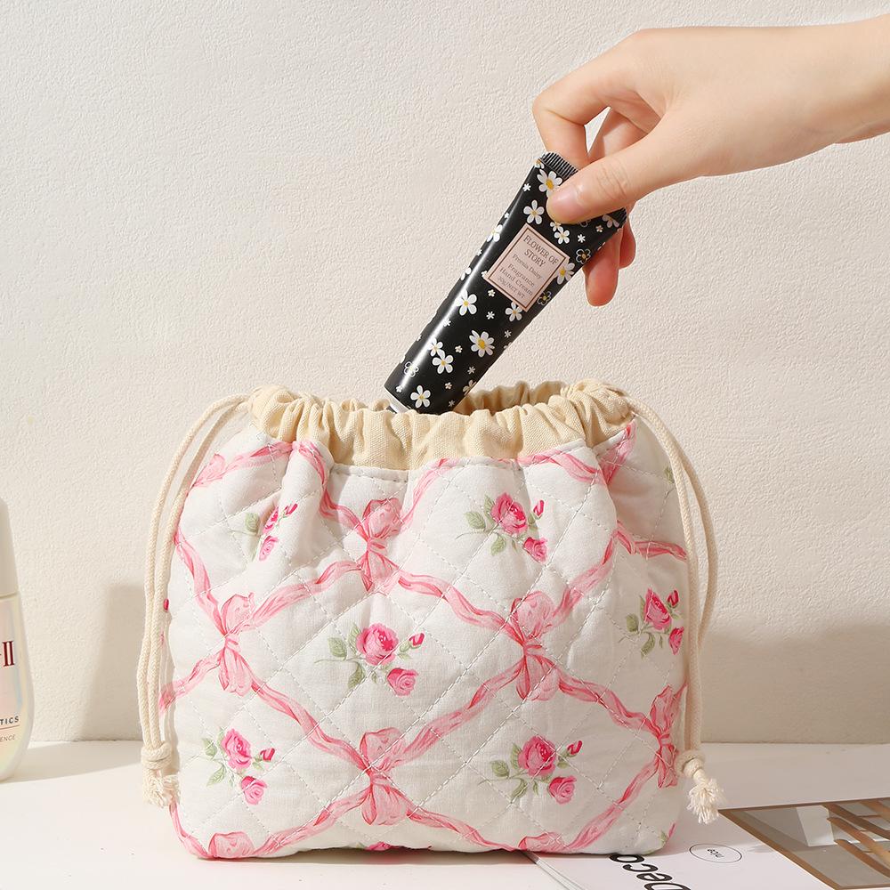 Cute Quilted Cosmetic Bag for Women Girl Large Capacity Travel Drawstring Storage Pouch Makeup Bag Female Travel Clutch Bags