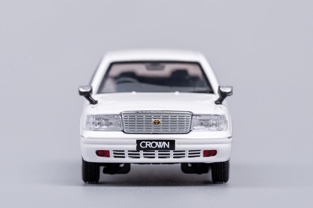Gaincorp Products 1/64 Scale Toyota Crown JZS155 RHD White Finished Model KS-012-70