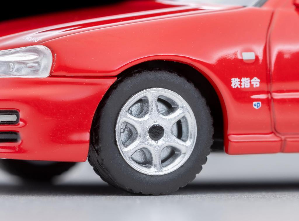 TOMYTEC Tomica Limited Vintage Neo Nissan Skyline Sports Sedan GT Fire Command Chichibu Fire Finished Model 336471 1/64 LV-N363a 4-Door Vehicle,