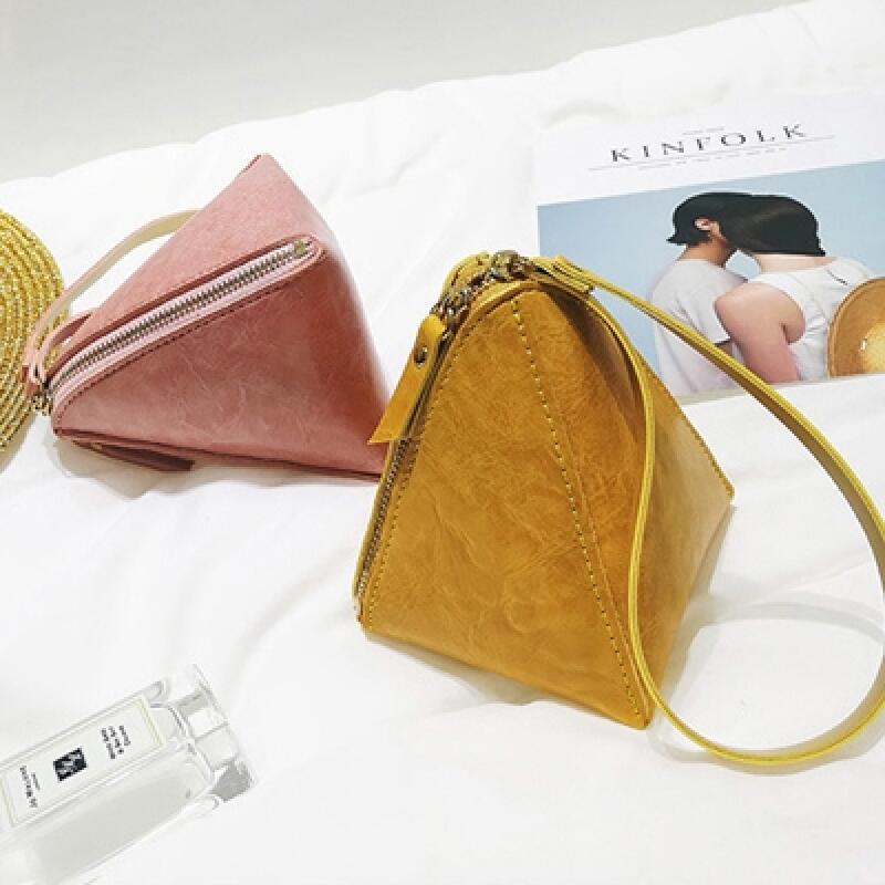 

Triangle Strap Wallet black