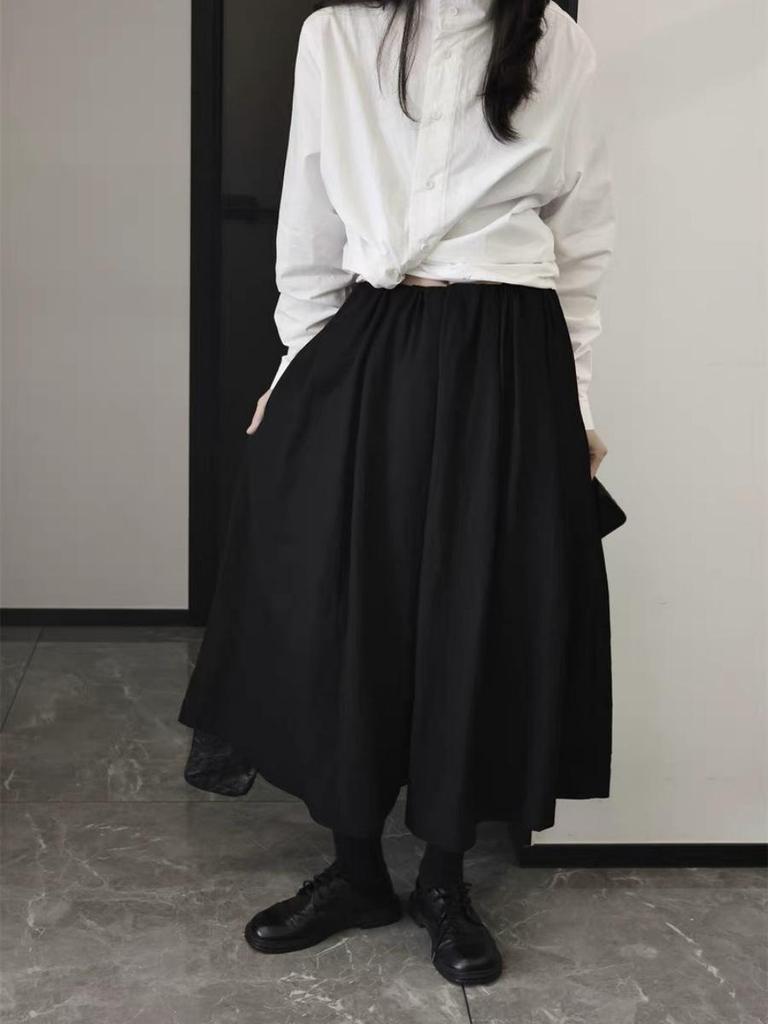 Women's Black Cropped Wide-Leg Pants: Dark Design, Loose Fit, Flaw-Covering, Casual Spring/Autumn Wear