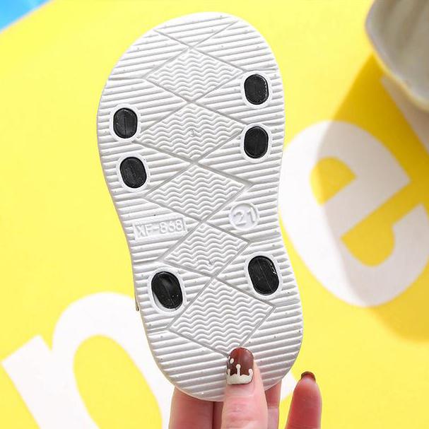 Domácí dětské cool letní nové imitace kůže ležérní žáci základních škol měkké spodní plážové chlapecké sandály