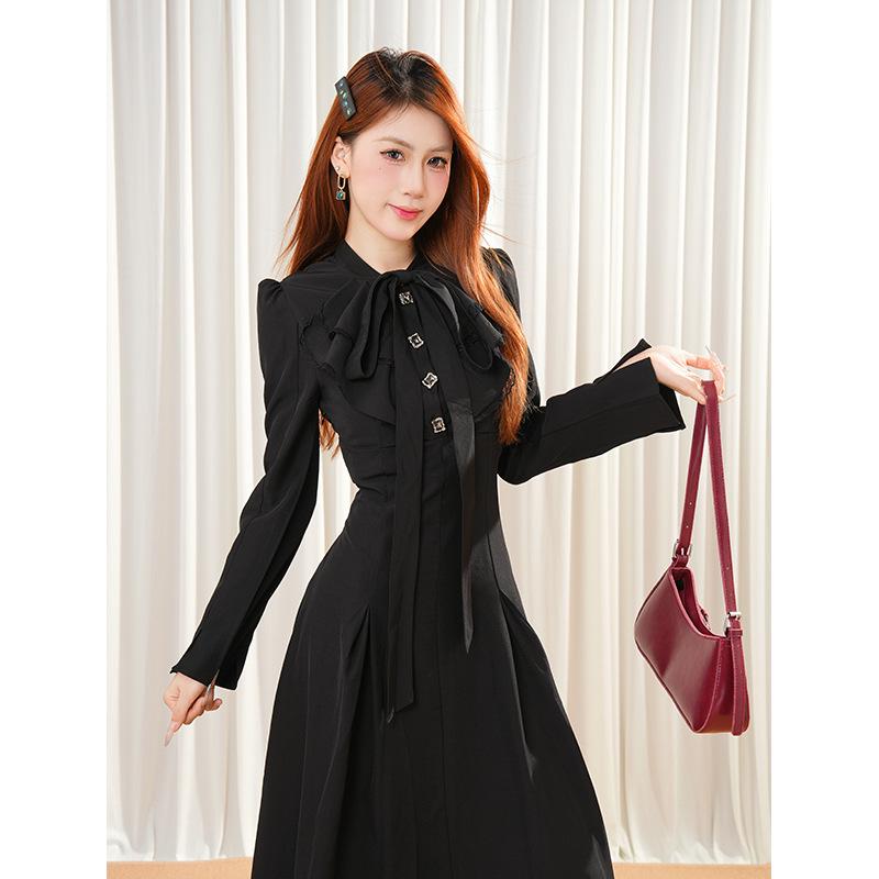 Hepburn Style Black Waist-Defining Gothic Long Dress with Peter Pan Collar