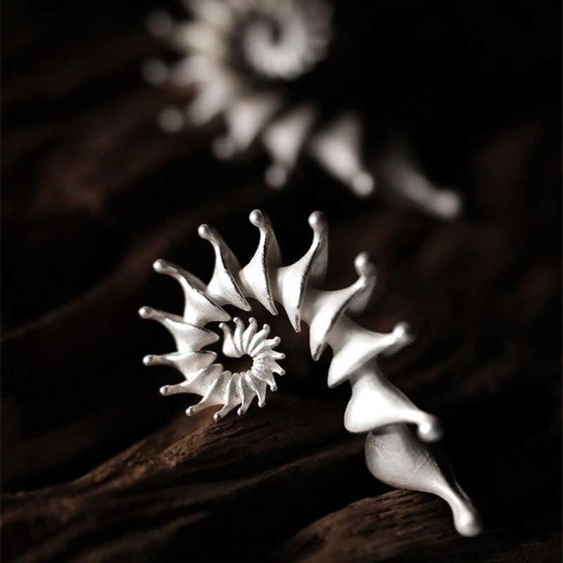New Gothic Stereo Conch Personality Ancient Silver Stud Earrings for Men Women Hallowmas Punk Jewelry Vacation Accessory Gift