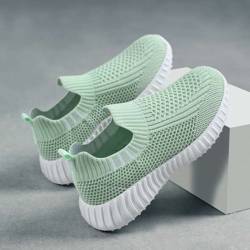 One pedal classmates boys and girls coconut shoes summer mesh breathable primary school students shoes men and women the same trendy shoes women