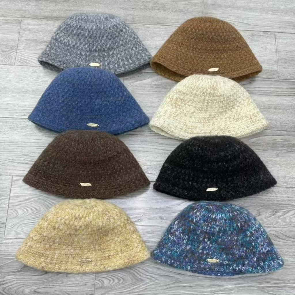 Plüschverdickter Fischerhut Damen Herbst und Winter Fortgeschrittenes Gefühl Warmer gestrickter Fischerhut Einfacher Gesichtsschutz Beckenhut Zeigt kleines Gesicht