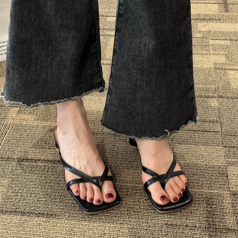 

2025 summer new pinch feet wear versatile thick heel beach flip-flops sandals 40