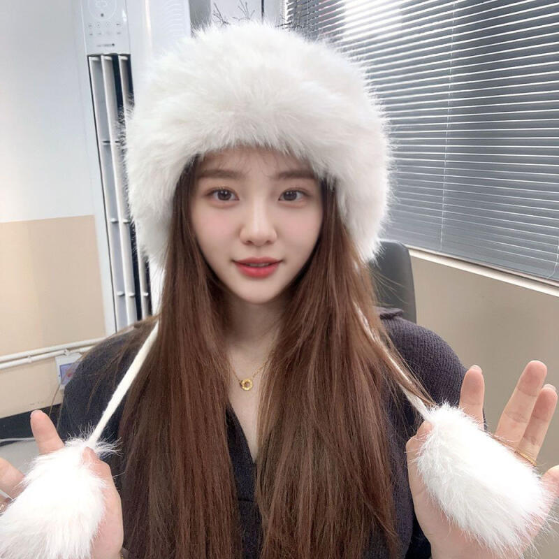 Warm Bobble Hat (Ivory)