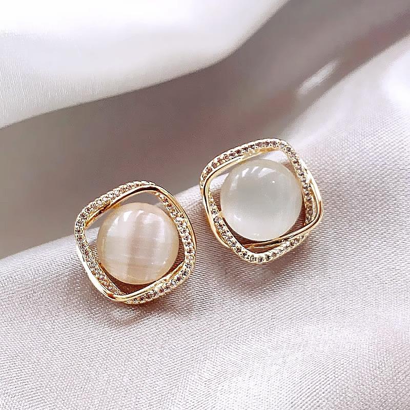 Female High-end Temperament Retro Niche Earrings