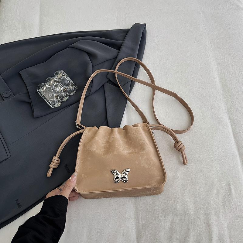 

Модная сумка-мессенджер на плечо с бабочкой, лето 2025, новая универсальная сумка-ведро в стиле ins, повседневная хаки