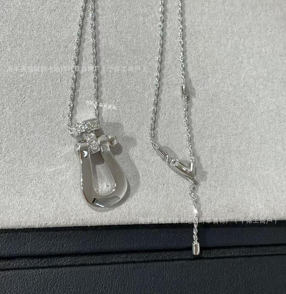 Fred 18K Gold Horsebit Diamant Anhänger Schlüsselbein Kette