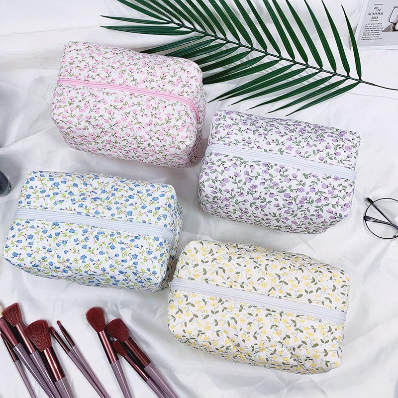 Quilted Floral Makeup Bag: Large-Capacity, Portable Cotton Handbag for Toiletries