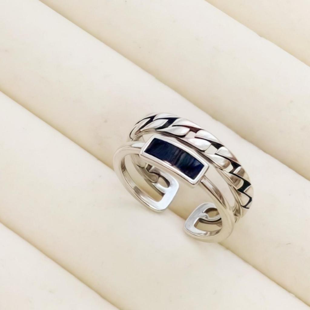 Trendy Men's Adjustable Black Enamel Chain Ring with Twist Lock Design