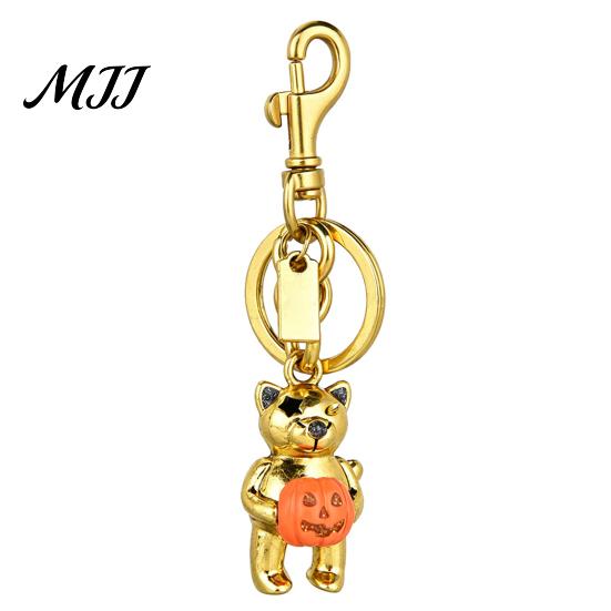 Car Key Ring Halloween Cat Holding Pumpkin Keychain, Metal Alloy Keychain Holder, Backpack Handbag Hanging Decorative Accessory