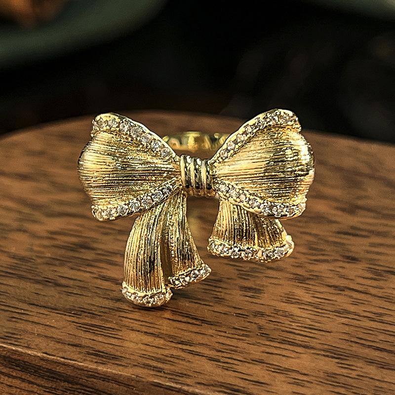 

Аксессуары Набор украшений Дизайн с кружевным бантом Винтажный матовый Женский Высокий стиль Ожерелье Серьги Кольцо