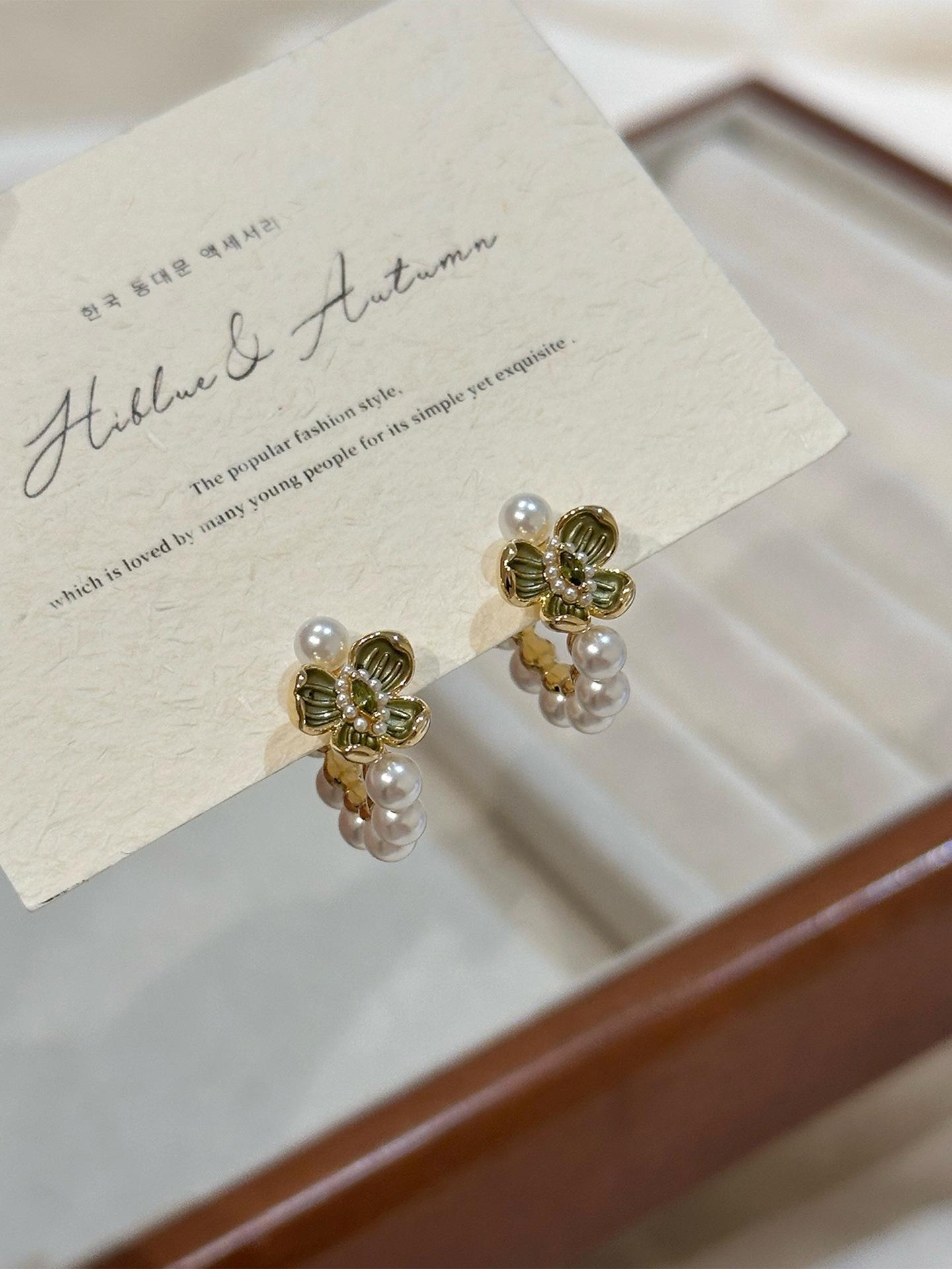 Zircon butterfly C-shaped pearl stud earrings retro elegant earrings autumn and winter earrings women