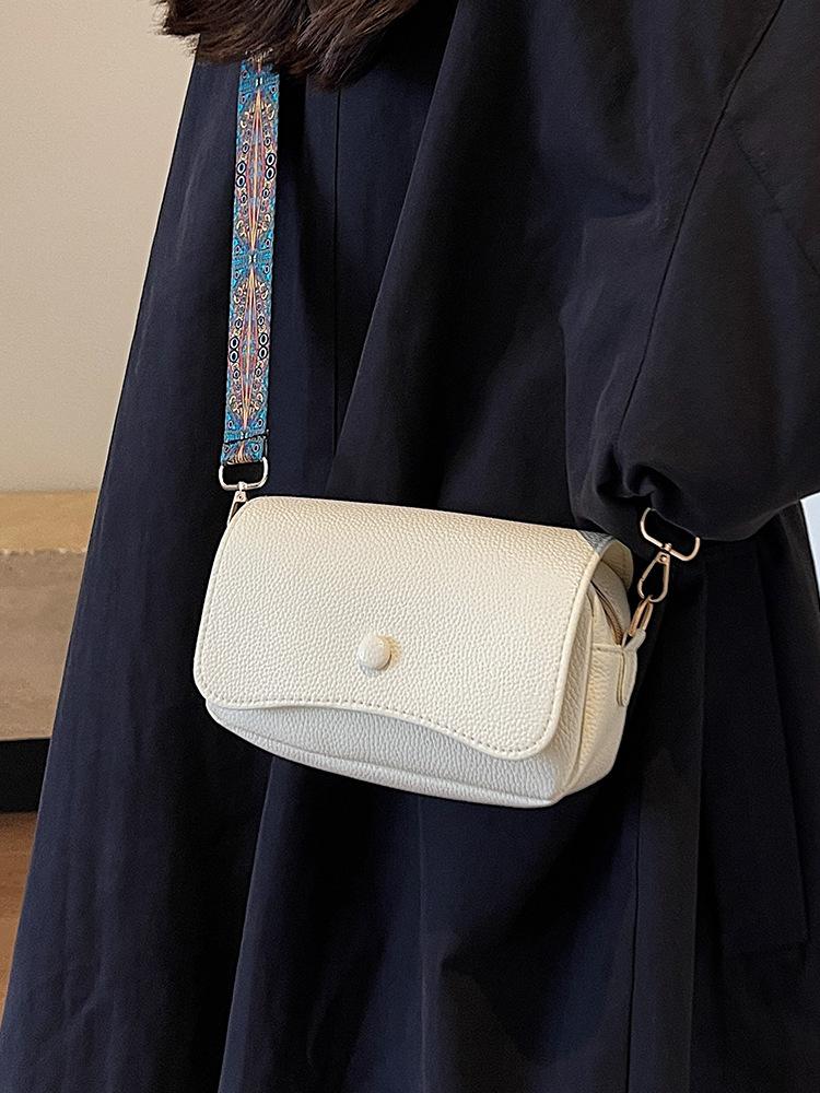 Niche High-End Retro Shoulder Messenger Bag Women'S Summer Versatile Fashion Casual Underarm Bag